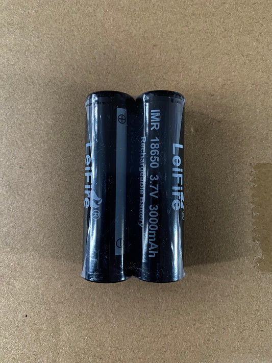 New 2 x Batteries 18650 3.7v 3000mAh